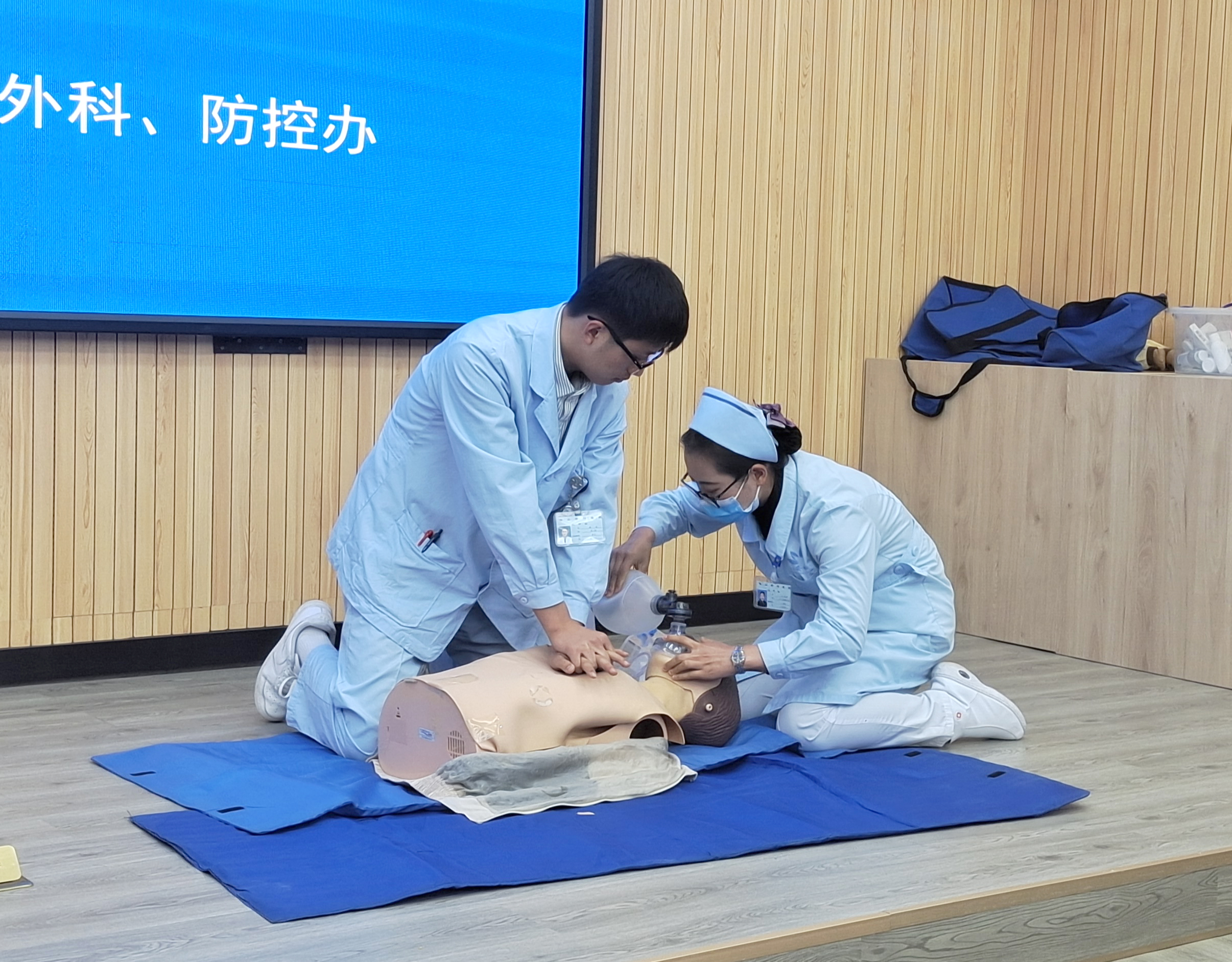 【保山安利醫(yī)院】醫(yī)務人員到保山城投建設(shè)發(fā)展（集體）有限公司開展系列急救、防控知識培訓