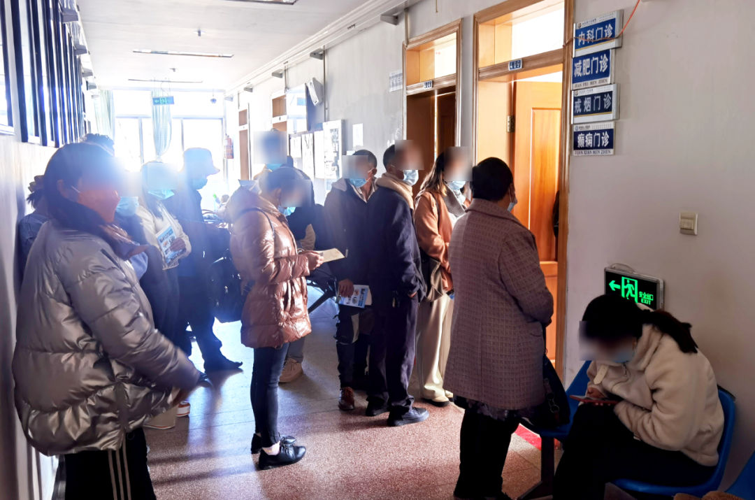 【保山安利醫(yī)院】腫瘤科張穎東主任赴施甸縣人民醫(yī)院開展腫瘤?？谱\、查房